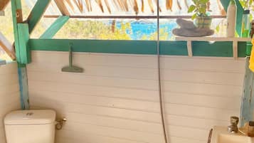 Dusche, HandtĂŒcher, Seife, Toilettenpapier