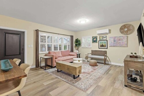 Coconut Grove: Private 10BR Resort, Sleeps 30