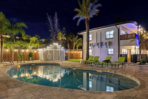 Coconut Grove: Private 10BR Resort, Sleeps 30