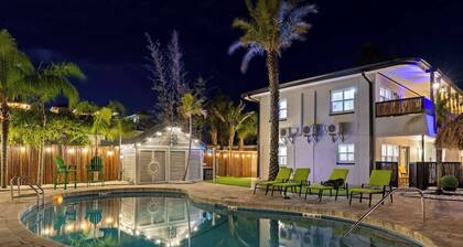 Coconut Grove: Private 10BR Resort, Sleeps 30