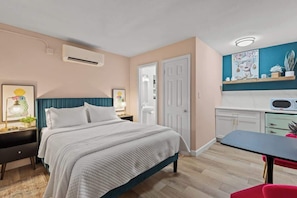 10 bedrooms, iron/ironing board, WiFi (free), bed sheets