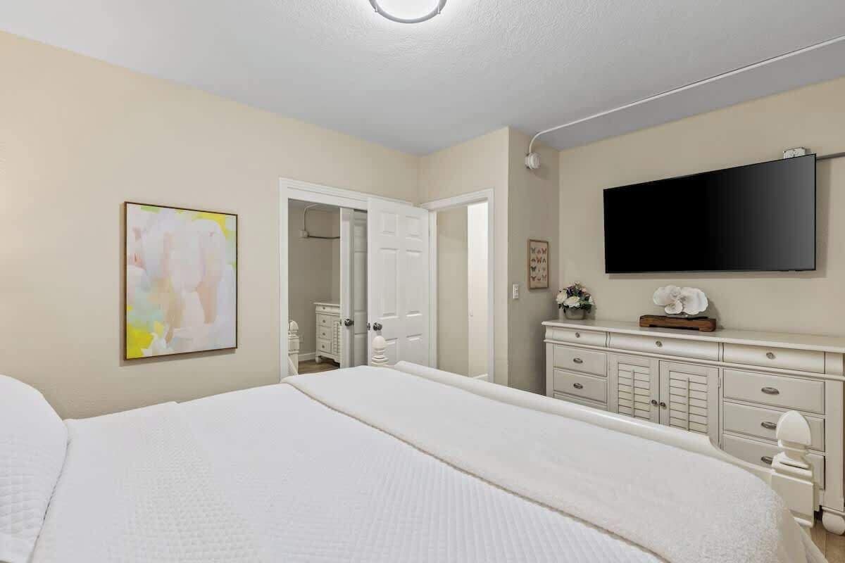 10 bedrooms, iron/ironing board, WiFi (free), bed sheets