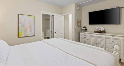 Coconut Grove: Private 10BR Resort, Sleeps 30
