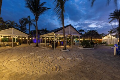 Clearwater Beach Entire Private Resort! SALT Heated Pool! Sleeps 30 Comfortably!