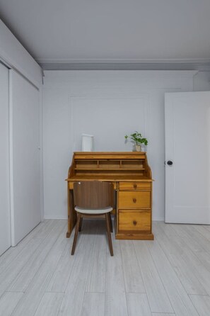Interior - Grand Urban | 4BR Luxe Stay in Griffintown (Montréal)