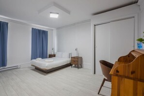 4 bedrooms, desk, iron/ironing board, free WiFi
