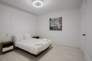 4 habitaciones, escritorio, tabla de planchar con plancha y wifi gratis 