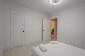 4 bedrooms, desk, iron/ironing board, free WiFi