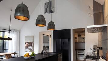 KĂŒhlschrank, Mikrowelle, Ofen, Herdplatte