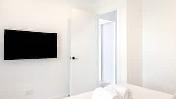 4 bedrooms, desk, iron/ironing board, free WiFi