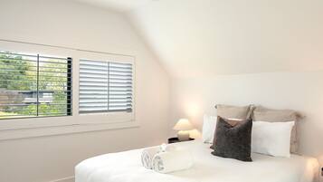 4 Schlafzimmer, Schreibtisch, BĂŒgeleisen/BĂŒgelbrett, kostenloses WLAN