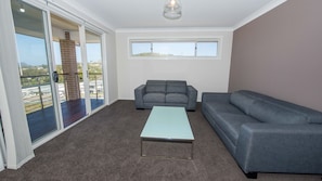 Smart TV - Seabreeze at Corlette (Corlette)