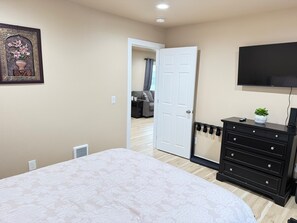 2 quartos, ferros/tábuas de passar roupa, Wi-Fi, roupa de cama