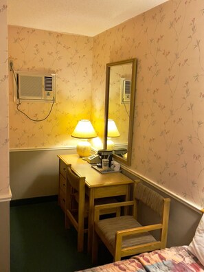 Interior - Adams Motel (Sault Ste. Marie)