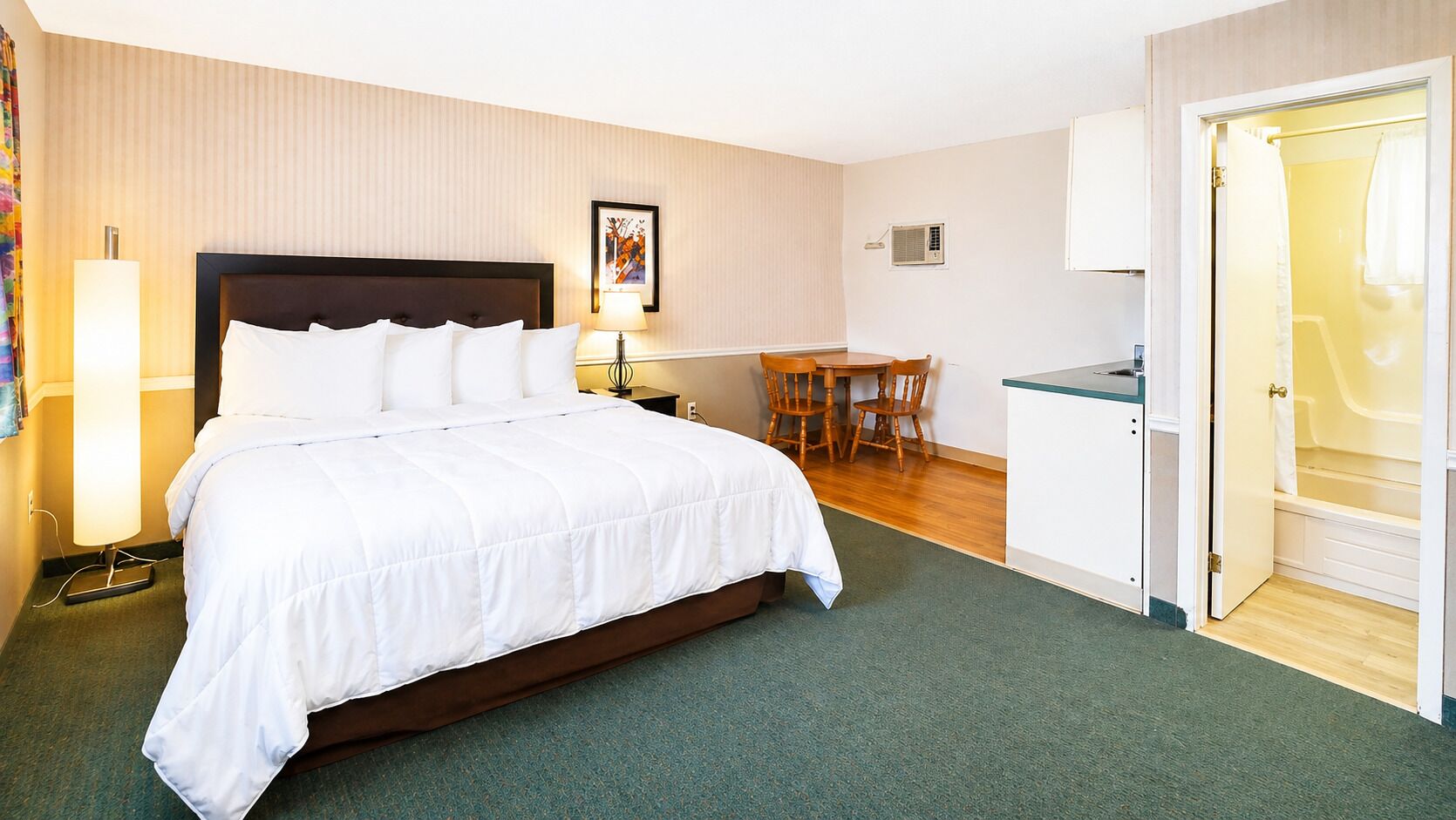 Executive Room, 1 King Bed | Laptop workspace, free WiFi, bed sheets