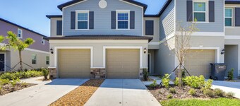Snowbird Haven Townhome w/ Pool Access Near Tampa!
