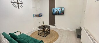 Cosy Contractor Stay-Sleeps 4