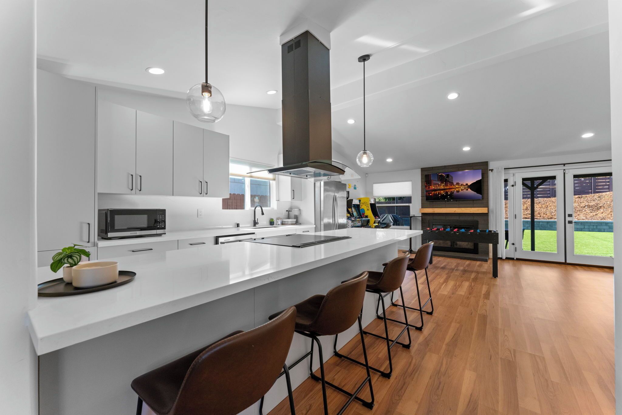 Køleskab, mikrobølgeovn, ovn, kogeplade