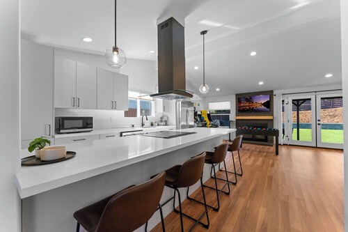 Newly Renovated 4BR w/Golf, Game Room, Fire Pit