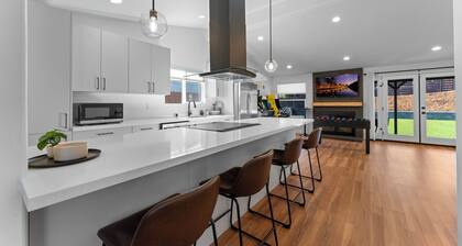 Newly Renovated 4BR w/Golf, Game Room, Fire Pit