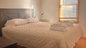 2 bedrooms, iron/ironing board, WiFi, bed sheets