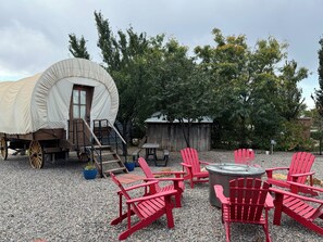 Terrace/patio - Unique Glamping Pioneer Wagons (Monticello)