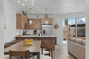 Micro-ondes, four, plaque de cuisson, lave-vaisselle