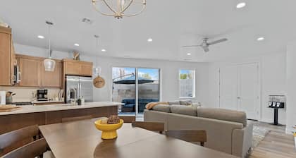 4-bedroom condo with THREE SUITES in GORGEOUS Hurricane with AC, WiFi and hottub