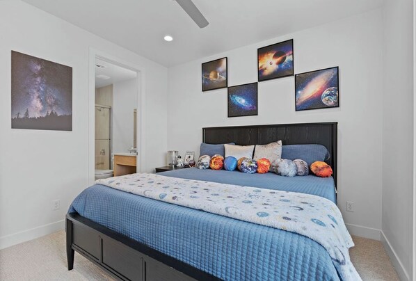 4 habitaciones, tabla de planchar con plancha, wifi y ropa de cama 