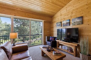 Living area - The Retreat at Silvies Valley Ranch (Seneca)