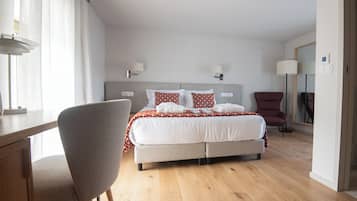 高級寢具、記憶棉床墊、迷你吧、房內夾萬