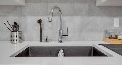 Luxury 2Bdr Retreat, Calgary, Everything You Need, Best coffee
