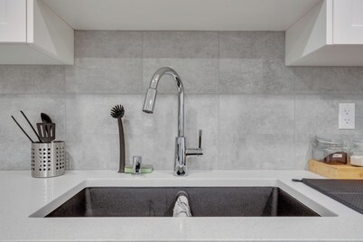 Luxury 2Bdr Retreat, Calgary,  Everything You Need, Best coffee