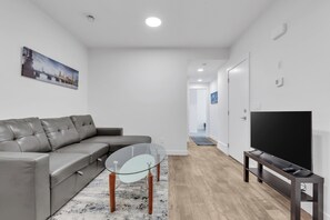 Smart TV - Luxury 2Bdr Retreat, Calgary,  Everything You Need, Best coffee (Calgary)