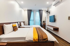 Quarto quádruplo família, para não fumantes, vista para a cidade | Vista do quarto