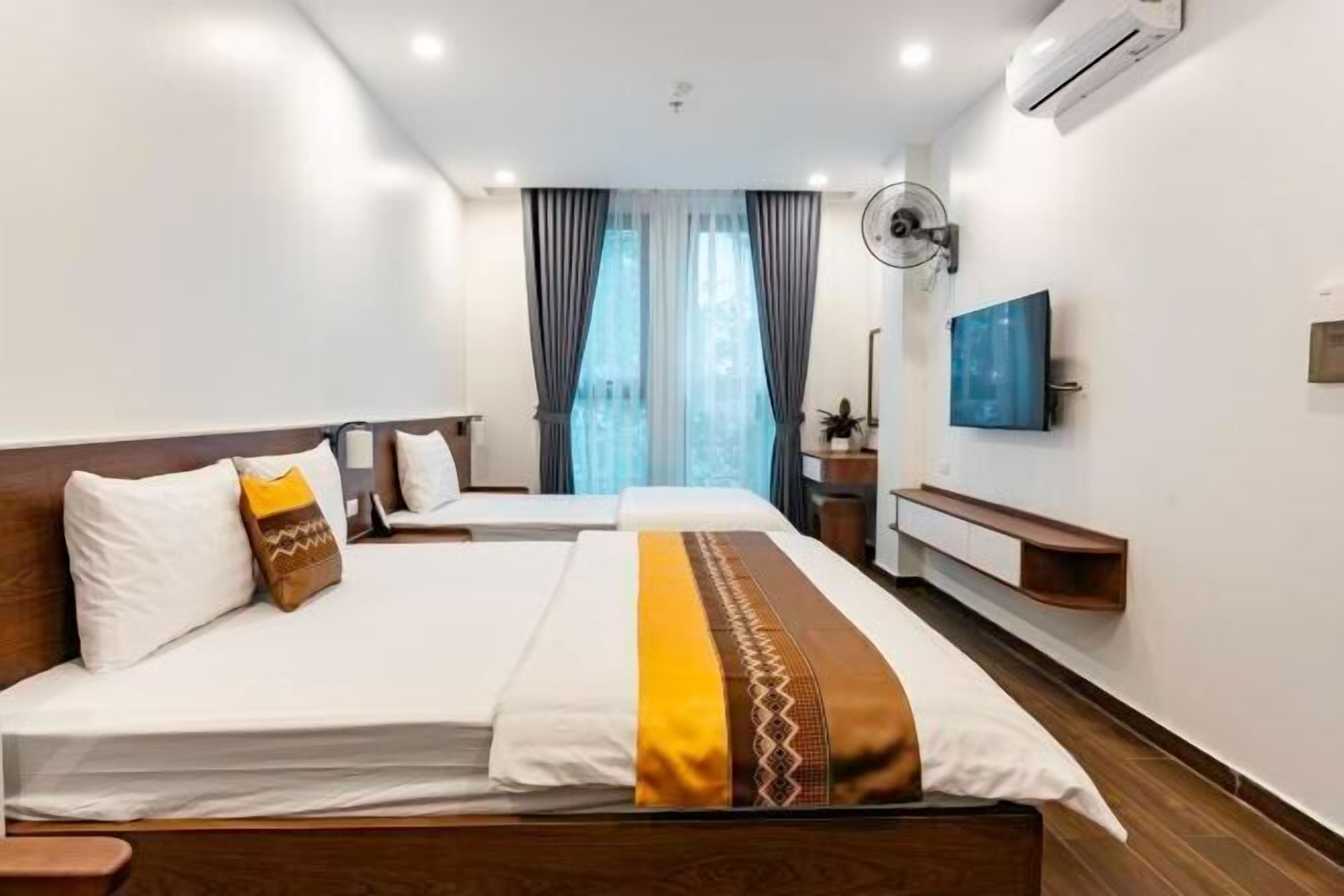 Bộ đồ giường cao cấp, chăn bông, nệm cao su hoạt tính (memory foam) 