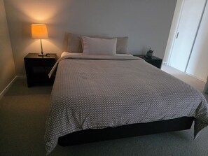1 bedroom, desk, WiFi, bed sheets