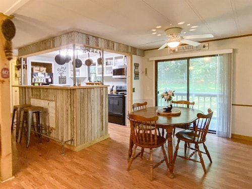Explore Nearby Waterfalls & Epic Mountain Biking — Relax in a Pet-Friendly Home!