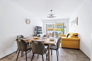 Dining - Appartement Amandiers - Welkeys (Cagnes-sur-Mer)