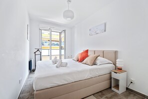 2 bedrooms, iron/ironing board, WiFi, bed sheets - Appartement Amandiers - Welkeys (Cagnes-sur-Mer)