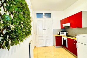 Fridge, microwave, oven, stovetop