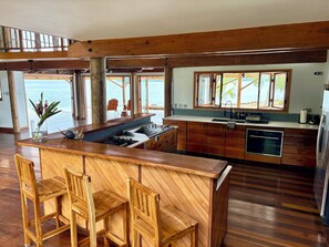 Wasserkocher mit Kaffee-/Teezubehör