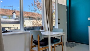 A room with a window, a table, and two chairs. - Artist’s Studio in Fitzroy North (Fitzroy North)