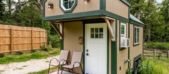 Quaint bed & breakfast with AC in charming Toronto