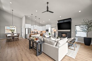 Smart TV, fireplace