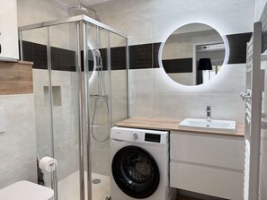 Haartrockner, Seife, Shampoo, Toilettenpapier