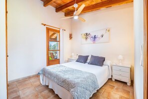 2 bedrooms, iron/ironing board, free WiFi, bed sheets