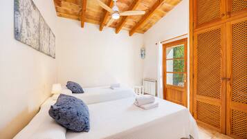 2 Schlafzimmer, BĂŒgeleisen/BĂŒgelbrett, kostenloses WLAN, BettwĂ€sche