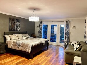 5 bedrooms, WiFi, bed sheets, wheelchair access