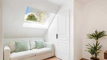 Fernseher, Kamin, Tischtennisplatte